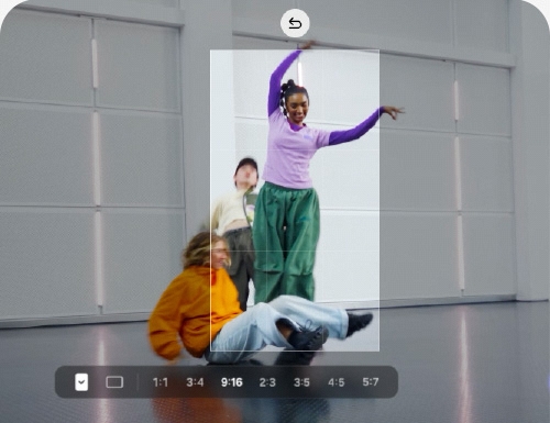 Posso inquadrare sempre il soggetto giusto nei video? Con Galaxy Z Fold8 fai riprese grandangolari e poi perfezioni l'inquadratura in seguito, focalizzandola sul soggetto che desideri.